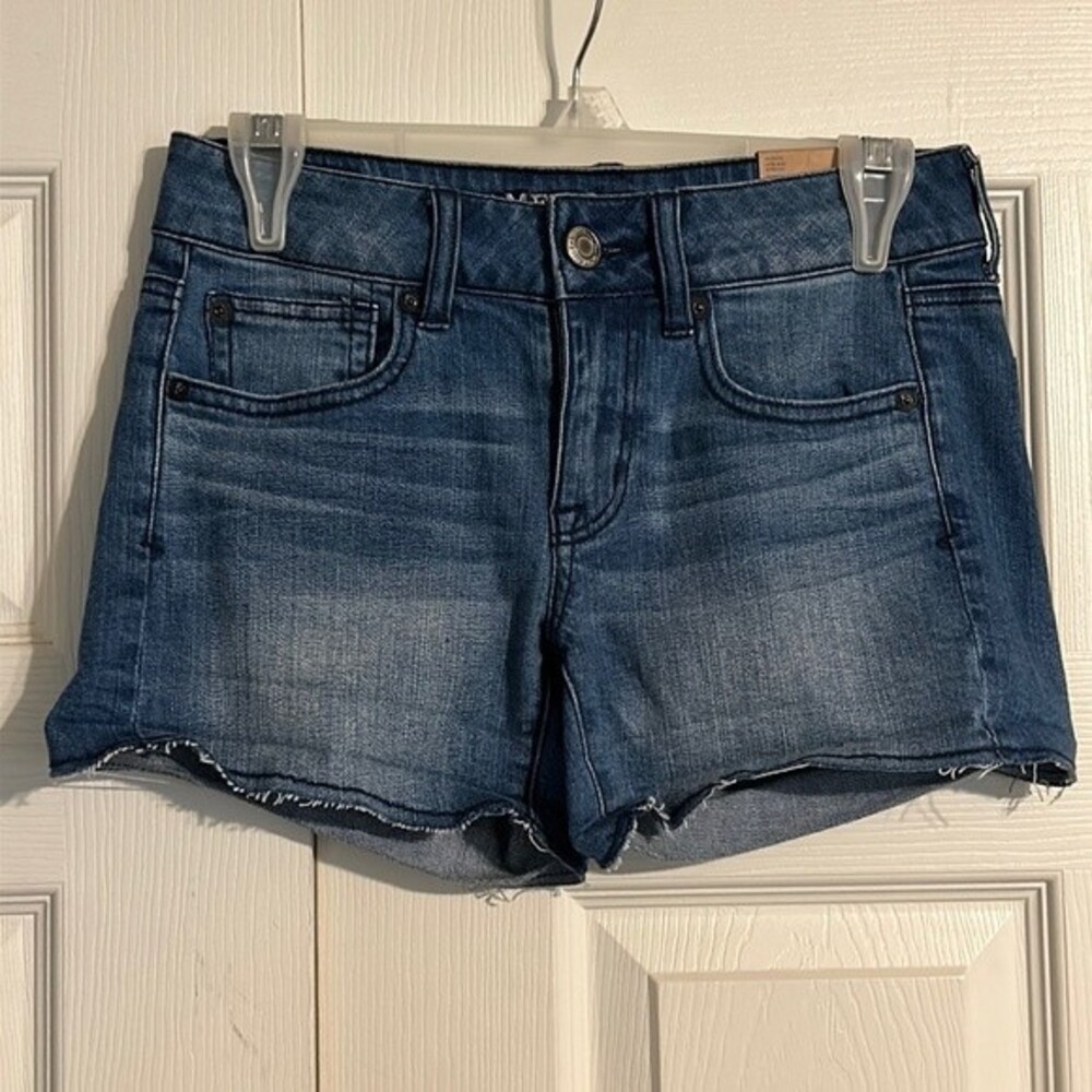 AMERICAN EAGLE Size 2 NWT Shortie Low Rise Stretch Denim Jean Shorts Raw Hem